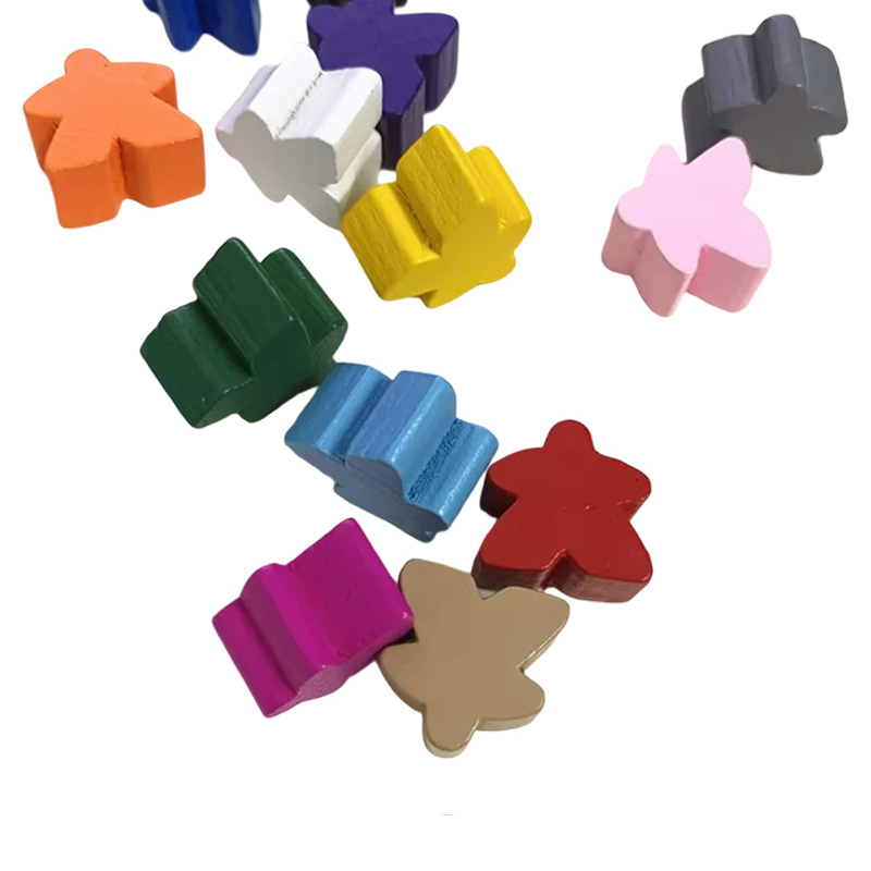 Çok renkli ahşap meeple piyon oyunu aksesuarları