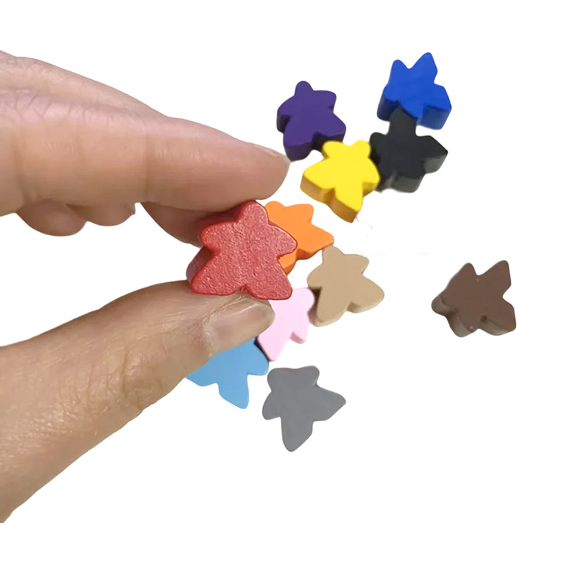 Çok renkli ahşap meeple piyon oyunu aksesuarları