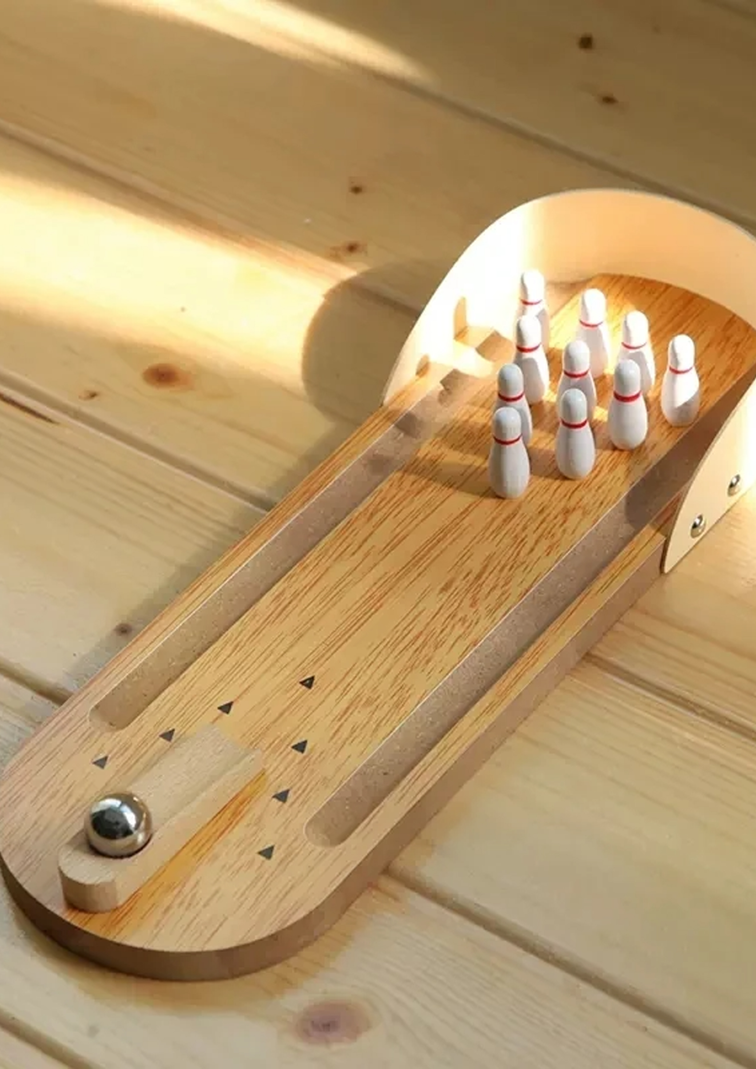 Mini Masaüstü Bowling Setleri İşyerinde Yaygınlaştı ve Ofis Eğlencesinde Yeni Bir Trend Başlattı.