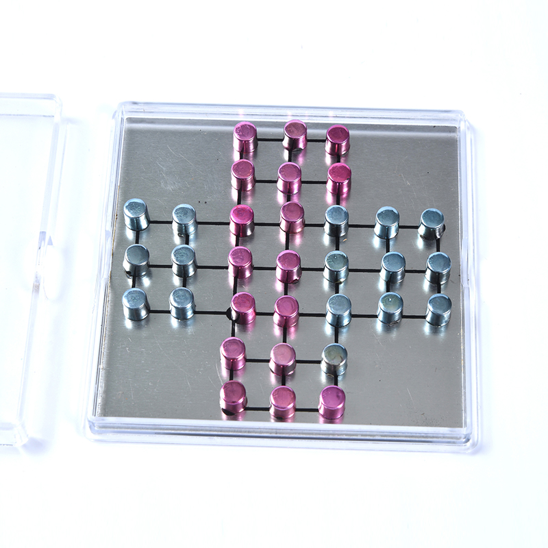 Şeffaf Akrilik Kutuda Manyetik Metal Tic-Tac-Toe Seti