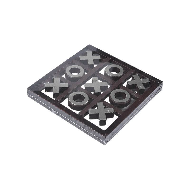 Koyu Çerçevede Altın Tonlu Parçalar Ahşap Tic-Tac-Toe Oyunu