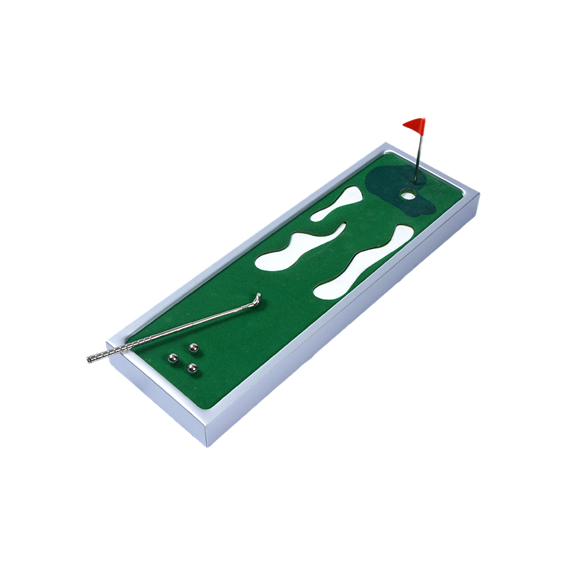 Alüminyum Çerçeve Masaüstü Mini Golf Vuruş Yeşili ile Taşınabilir Kapalı Golf Oyunu